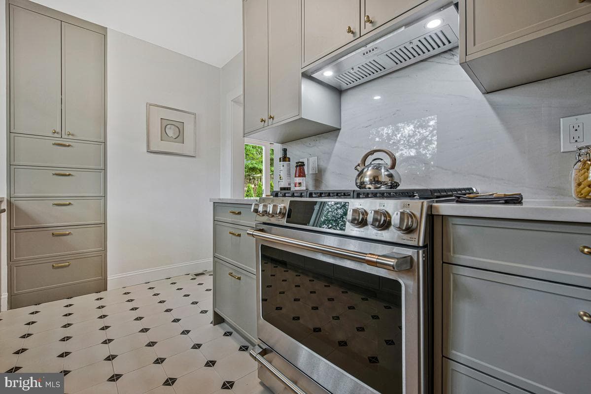 4221 Kennedy Street photo 17