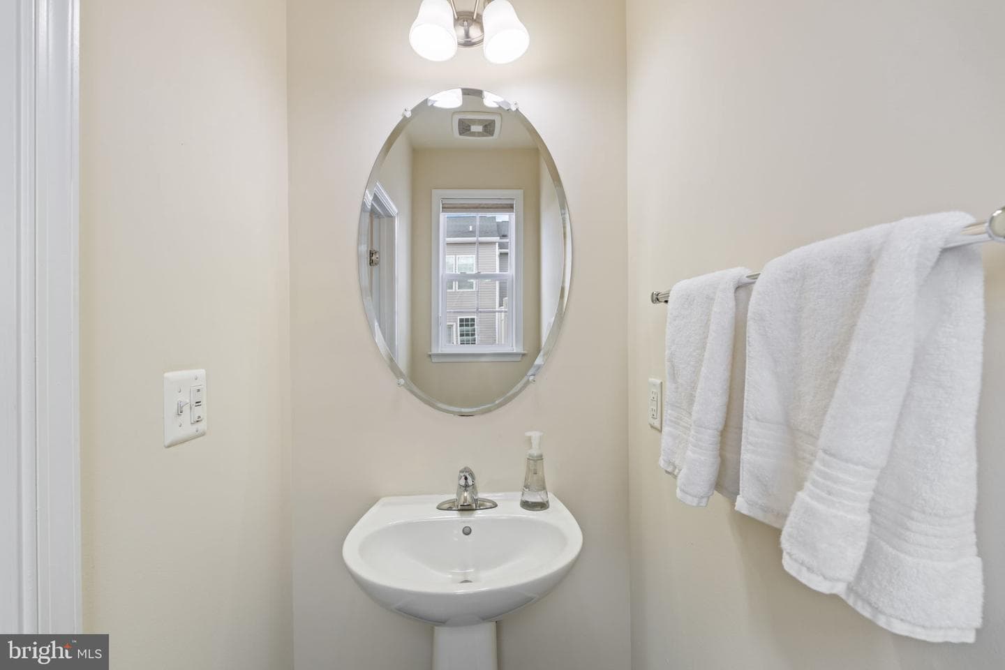 9002 Fox Stream Way photo 12
