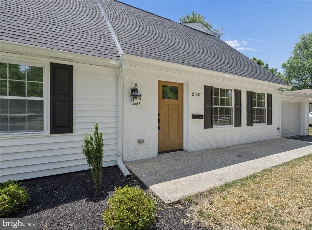 2807 Barberry Lane photo 5
