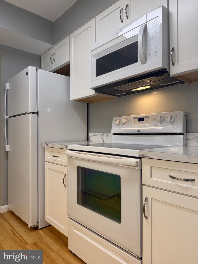 6996 Hanover Parkway #401 photo 4