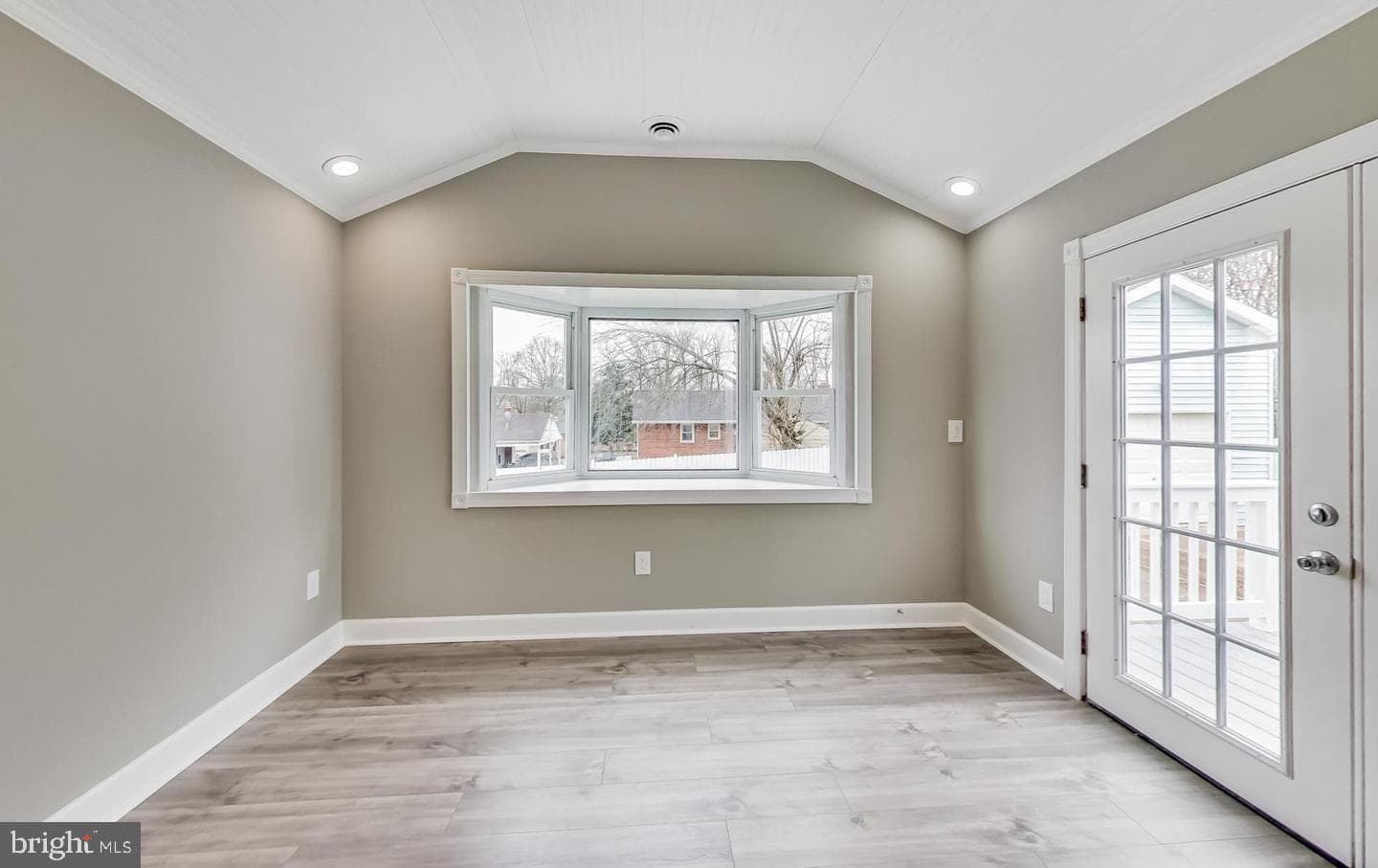 5923 Berwyn Road photo 7