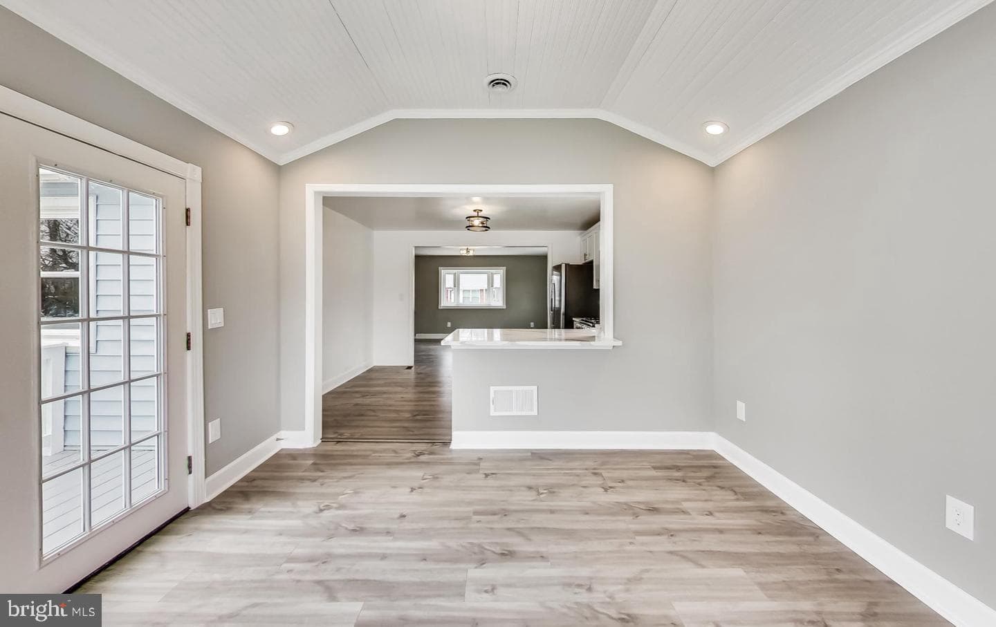 5923 Berwyn Road photo 8
