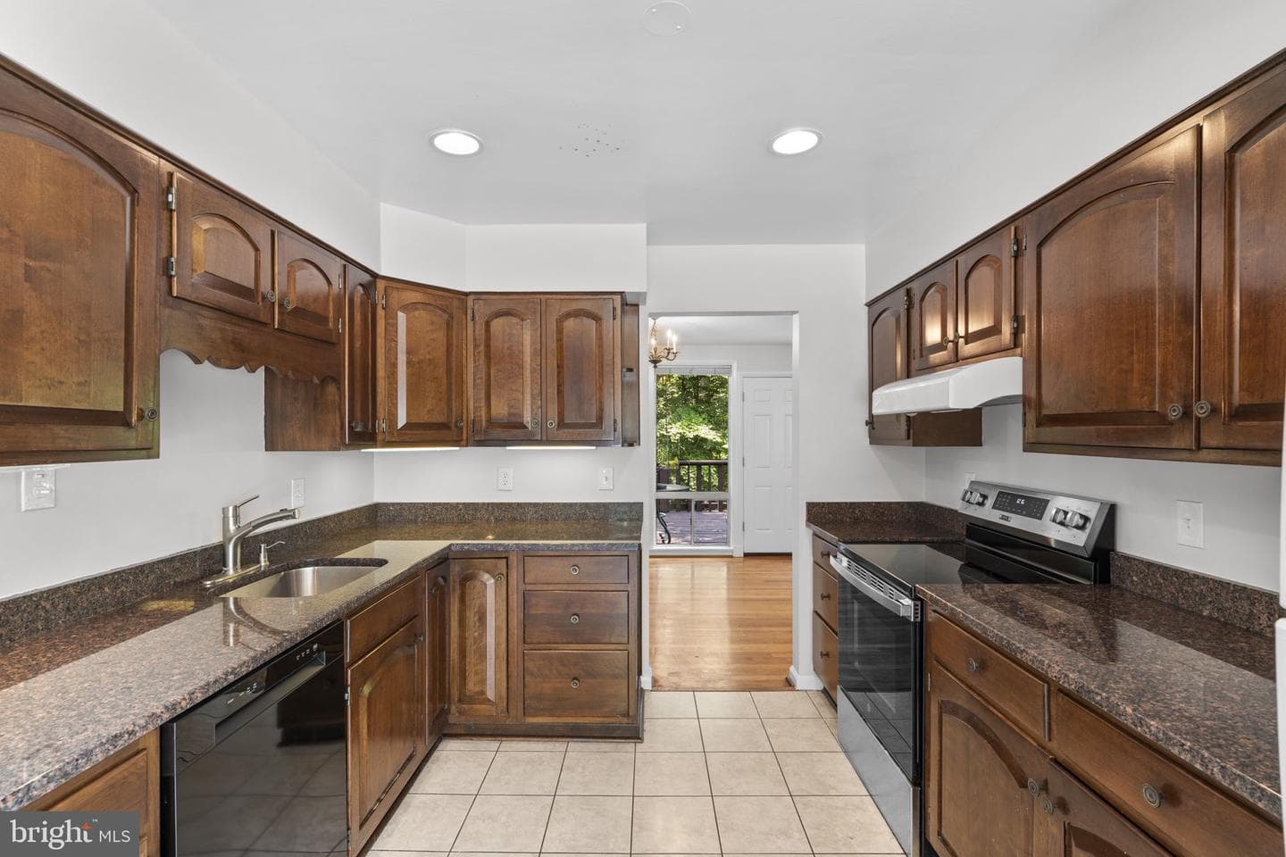 7524 Sweetbriar Drive photo 13