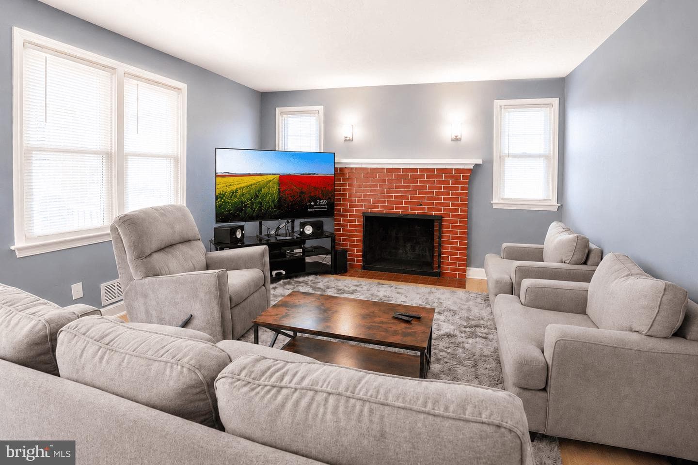 918 Mentor Avenue photo 5