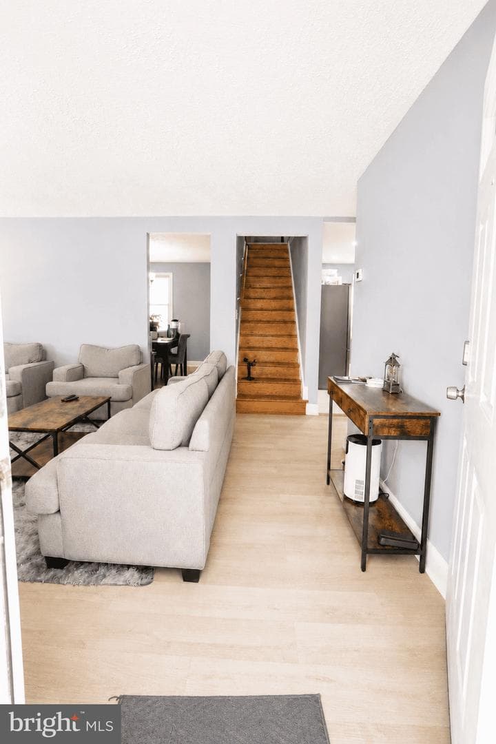918 Mentor Avenue photo 8