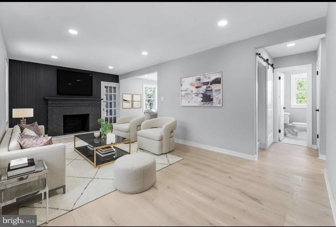 722 Sheridan Street photo 3