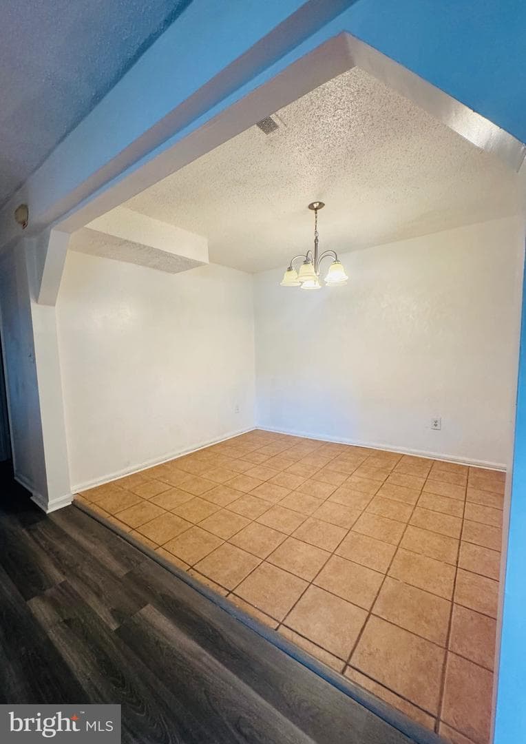 7990 Lakecrest Drive photo 11