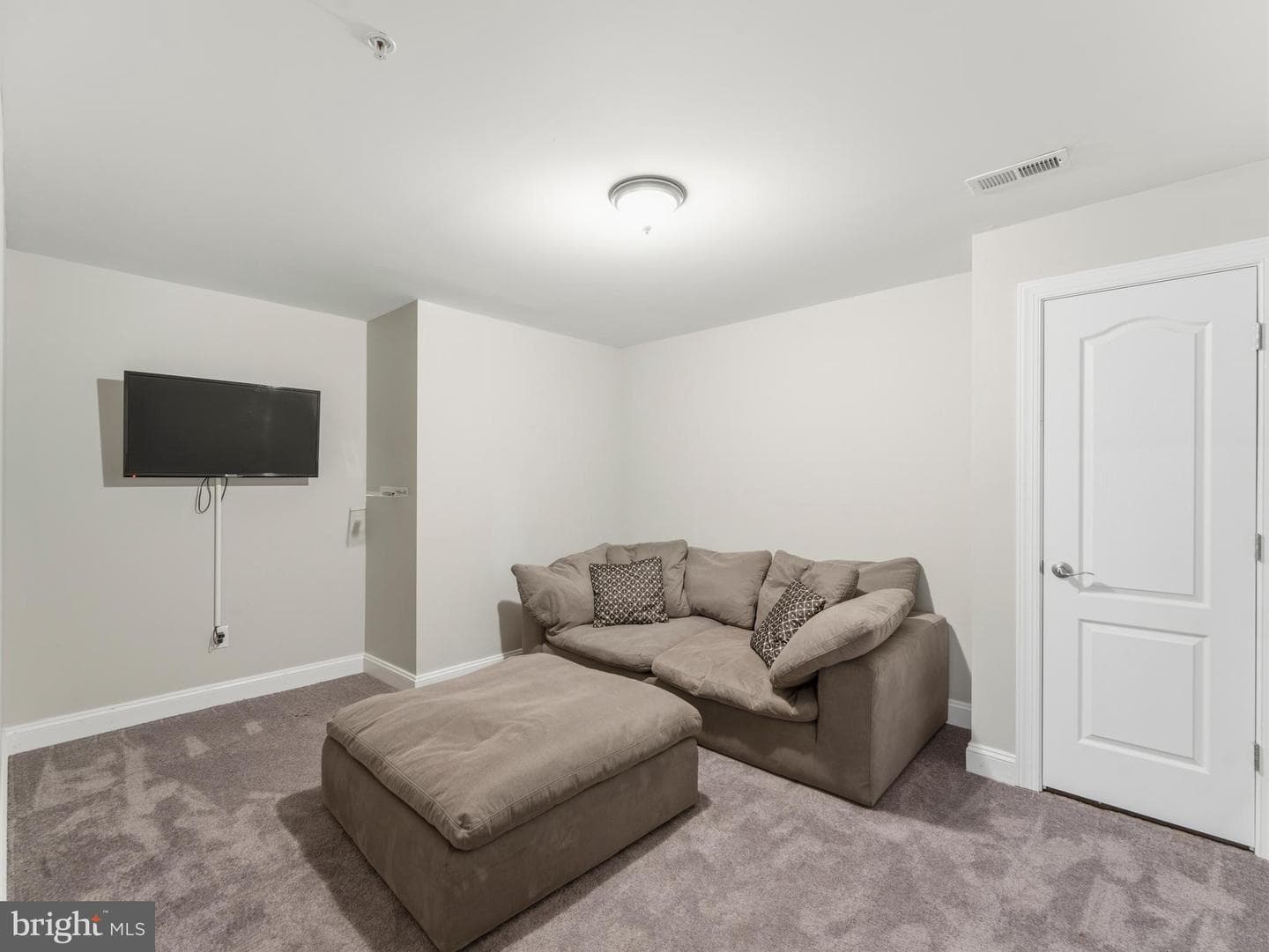 100 Inverness Lane photo 35