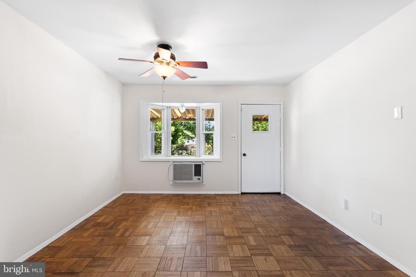 905 Lindsay Road photo 17