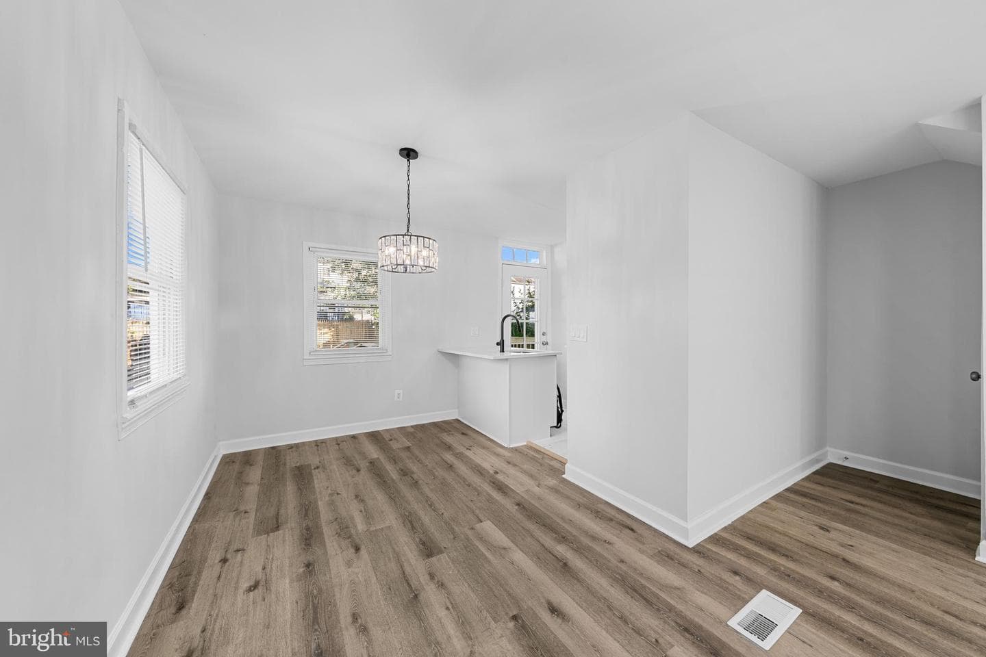 7215 E Lombard Street photo 7