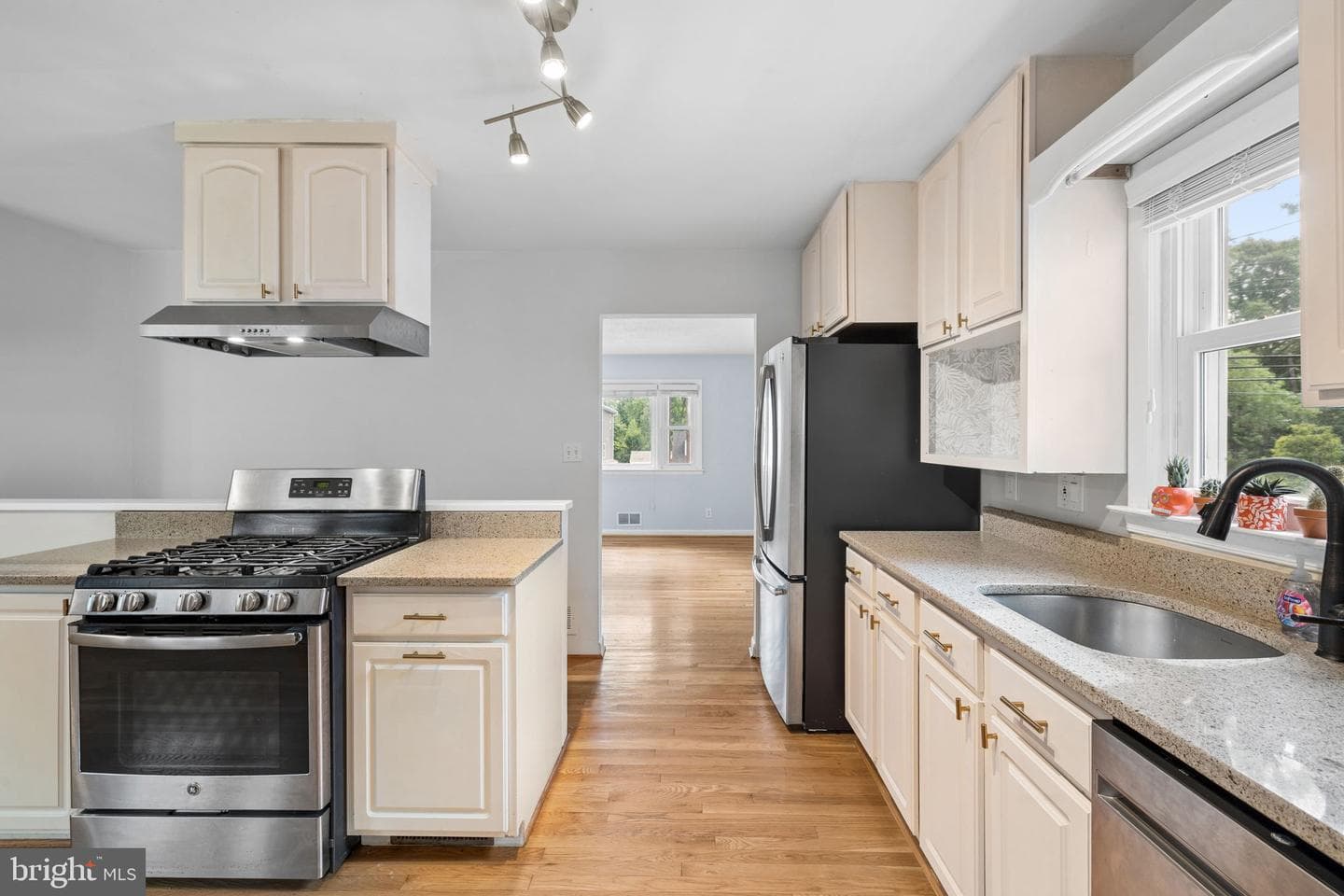 5903 Berwyn photo 8