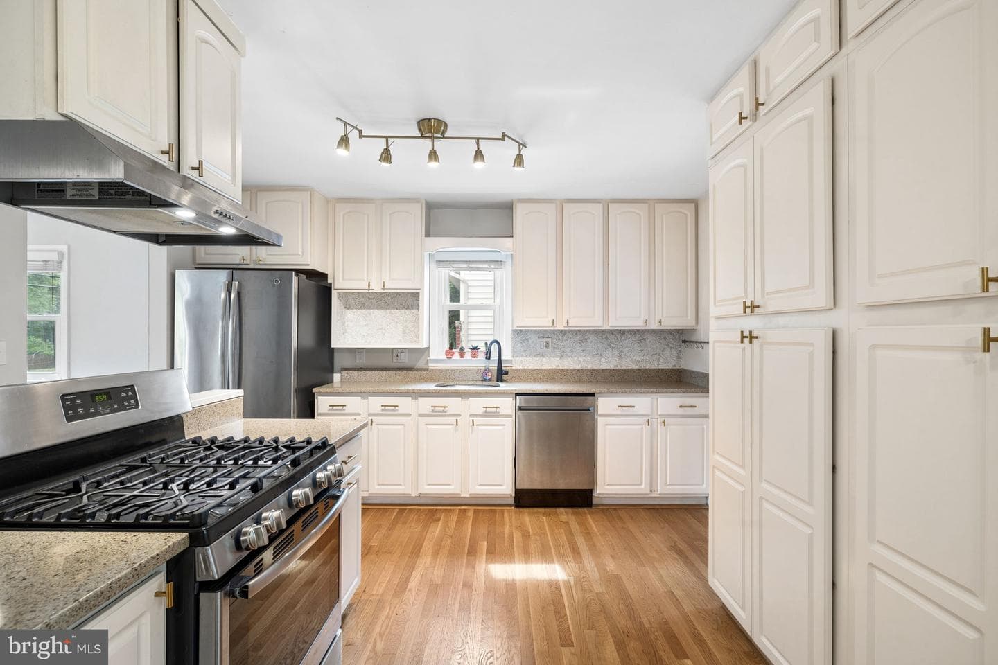 5903 Berwyn photo 9
