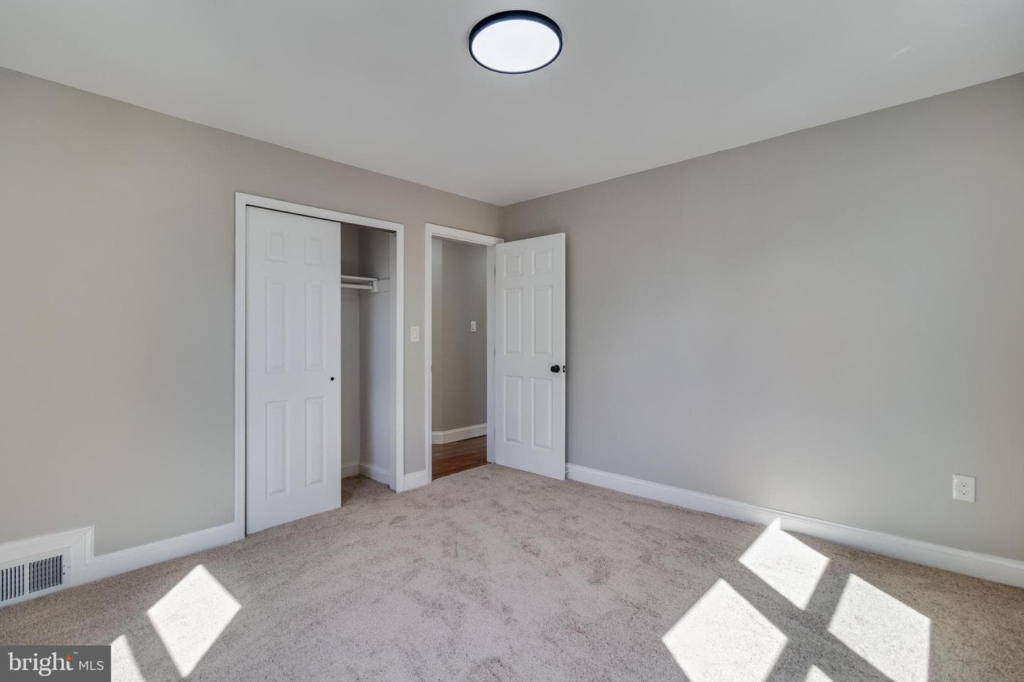 109 S Huron Drive photo 16