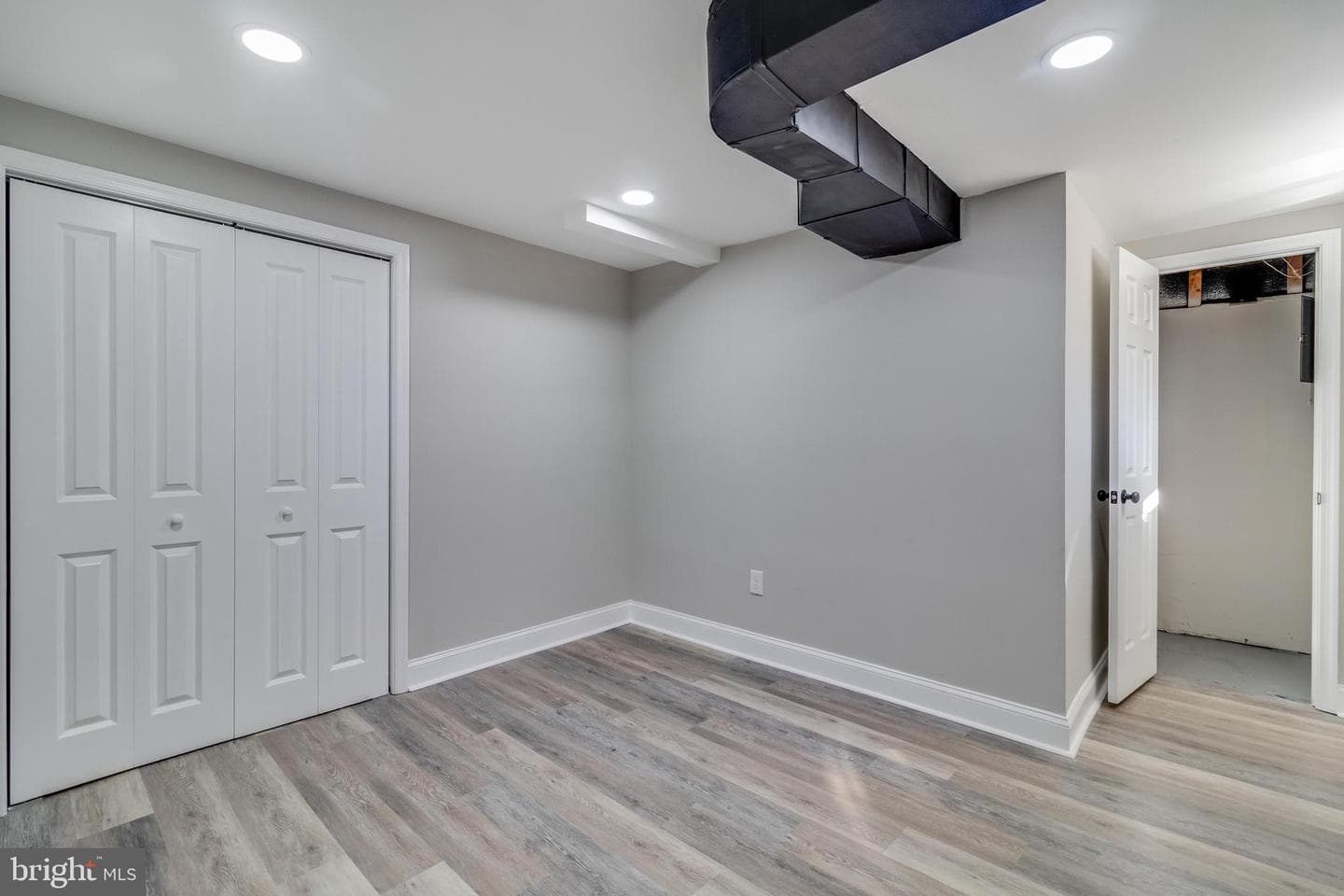 109 S Huron Drive photo 24