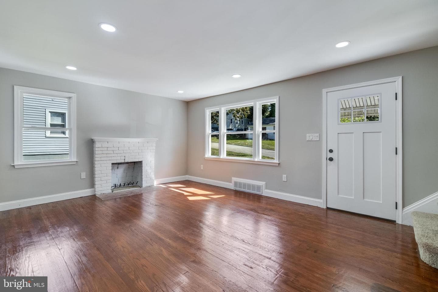 109 S Huron Drive photo 7