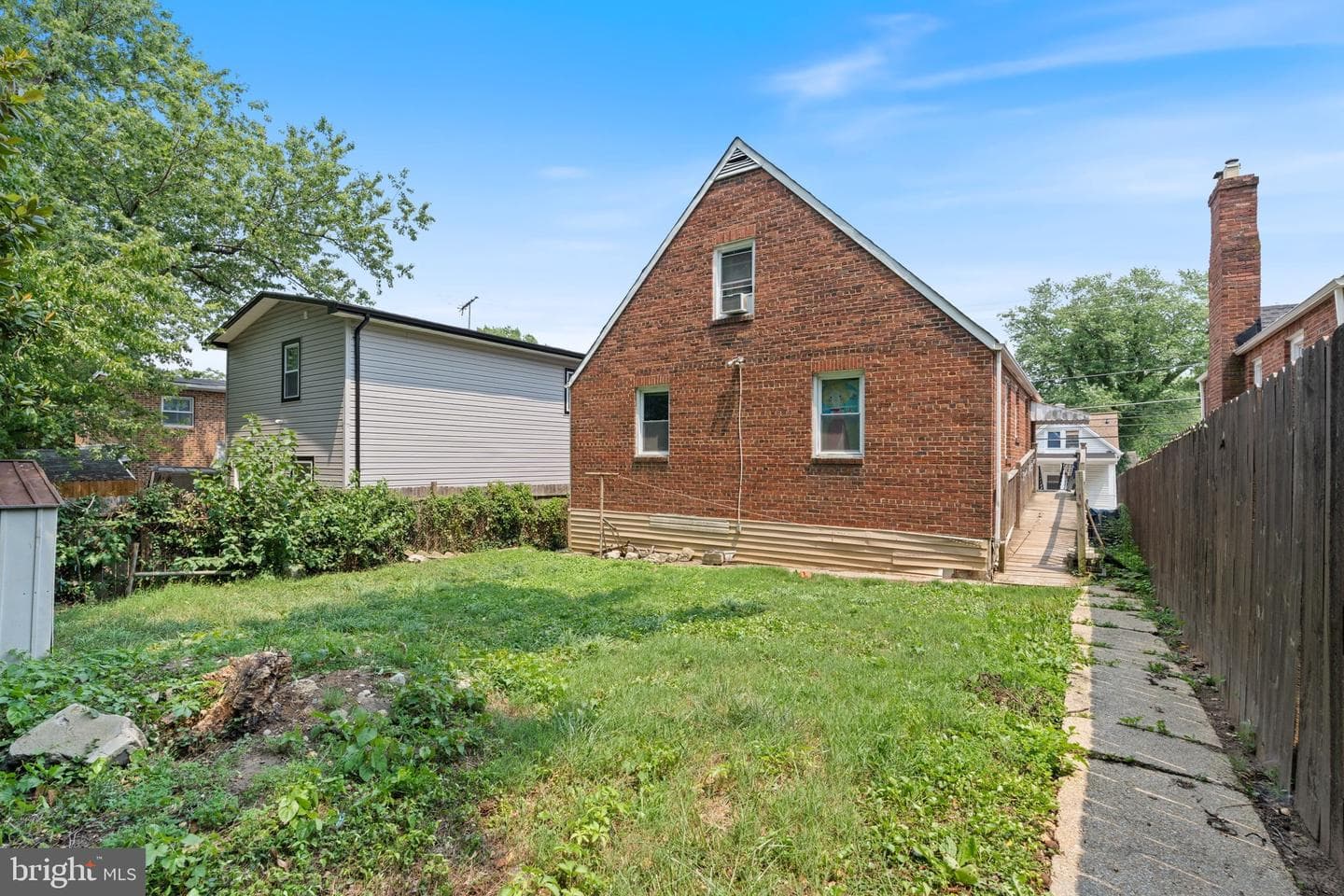917 Larchmont Avenue photo 3