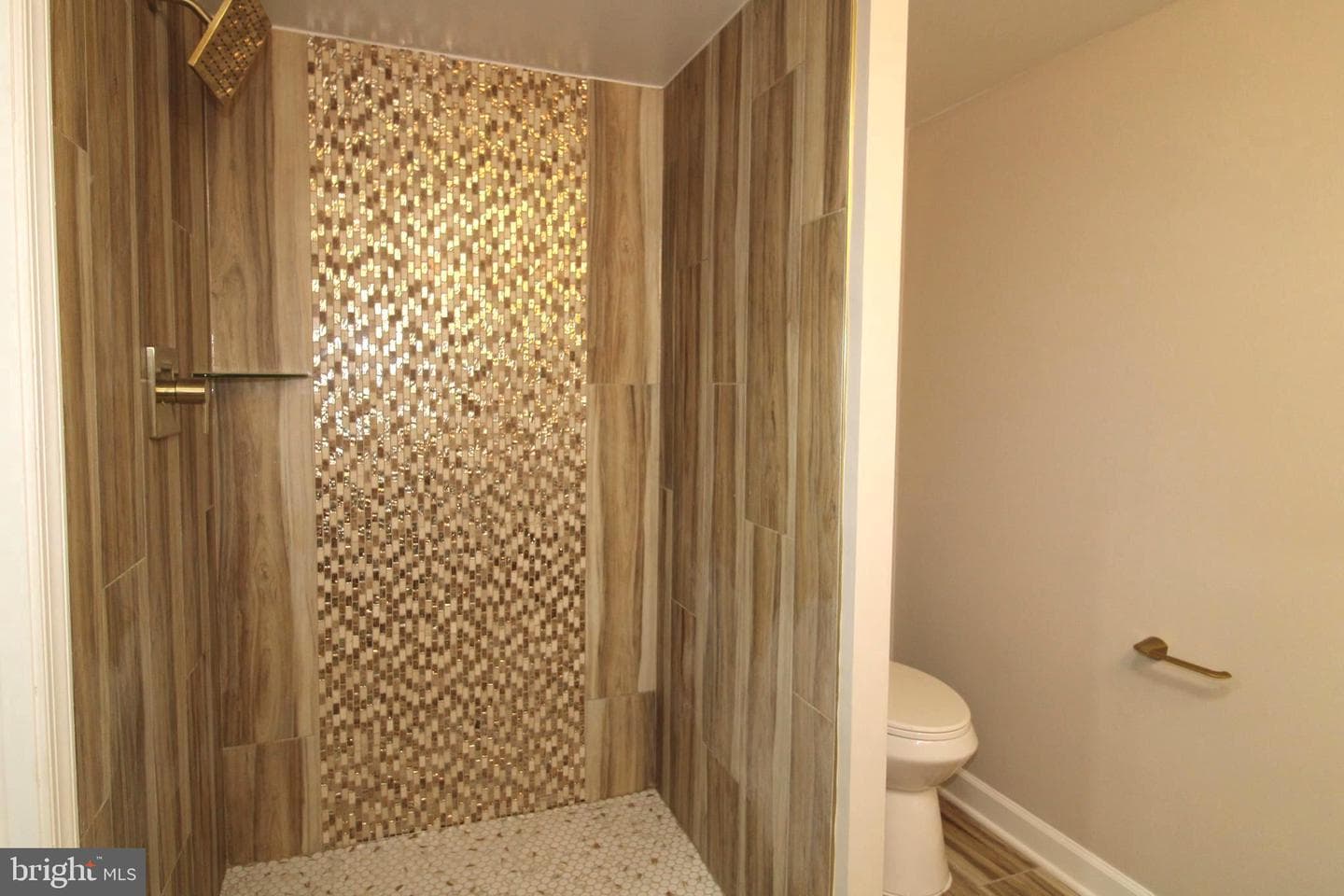 7100 Victoria Place photo 14