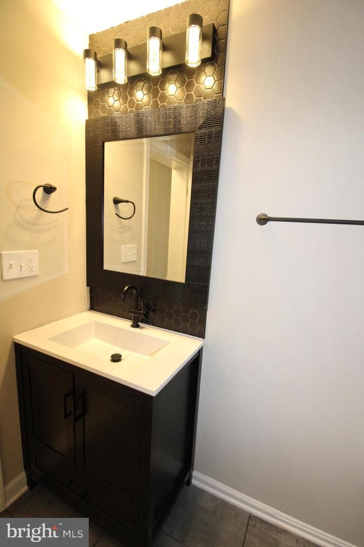 7100 Victoria Place photo 25