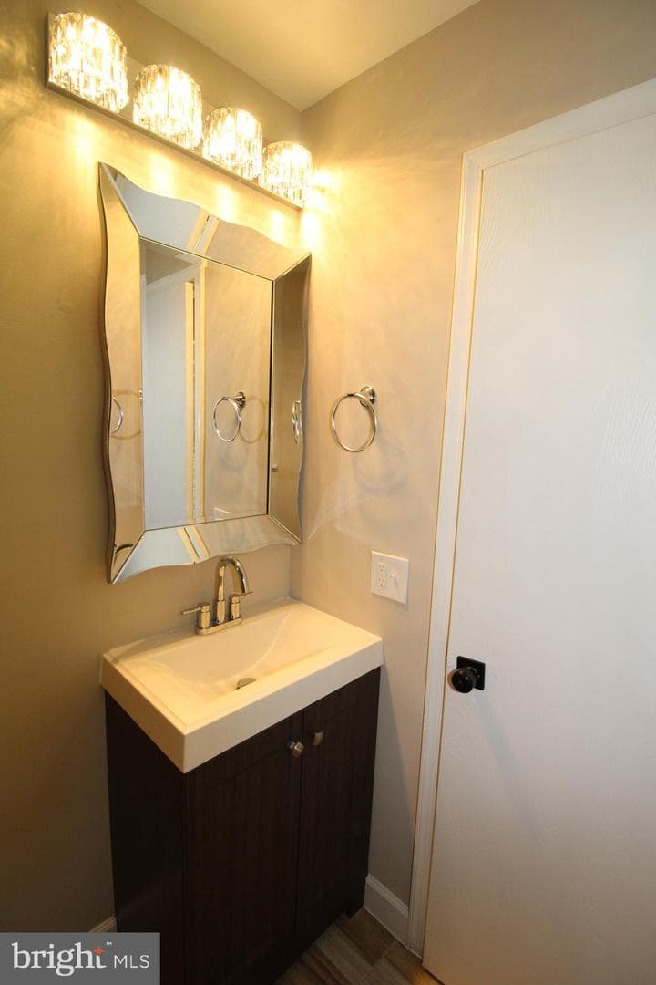 7100 Victoria Place photo 32