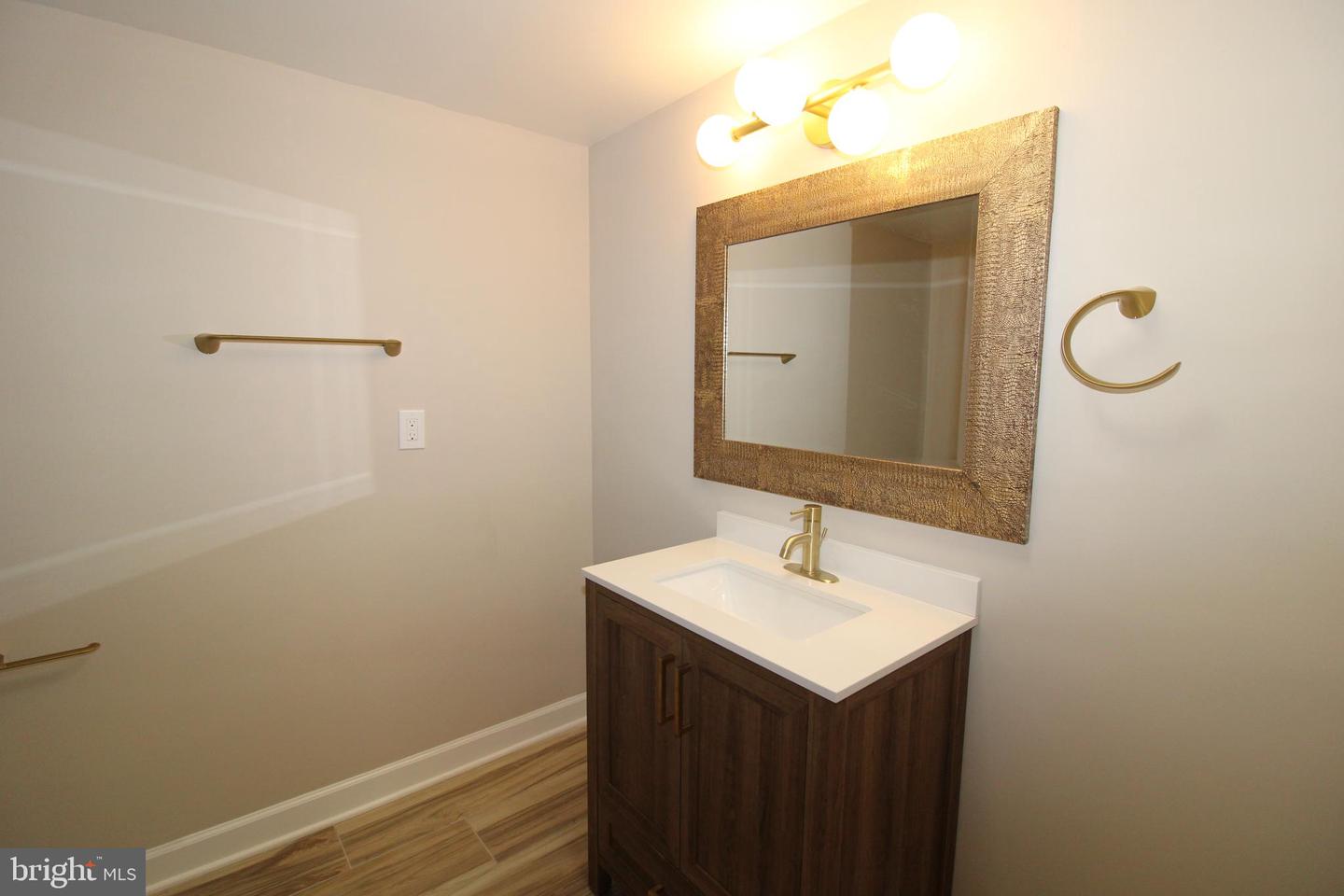 7100 Victoria Place photo 33