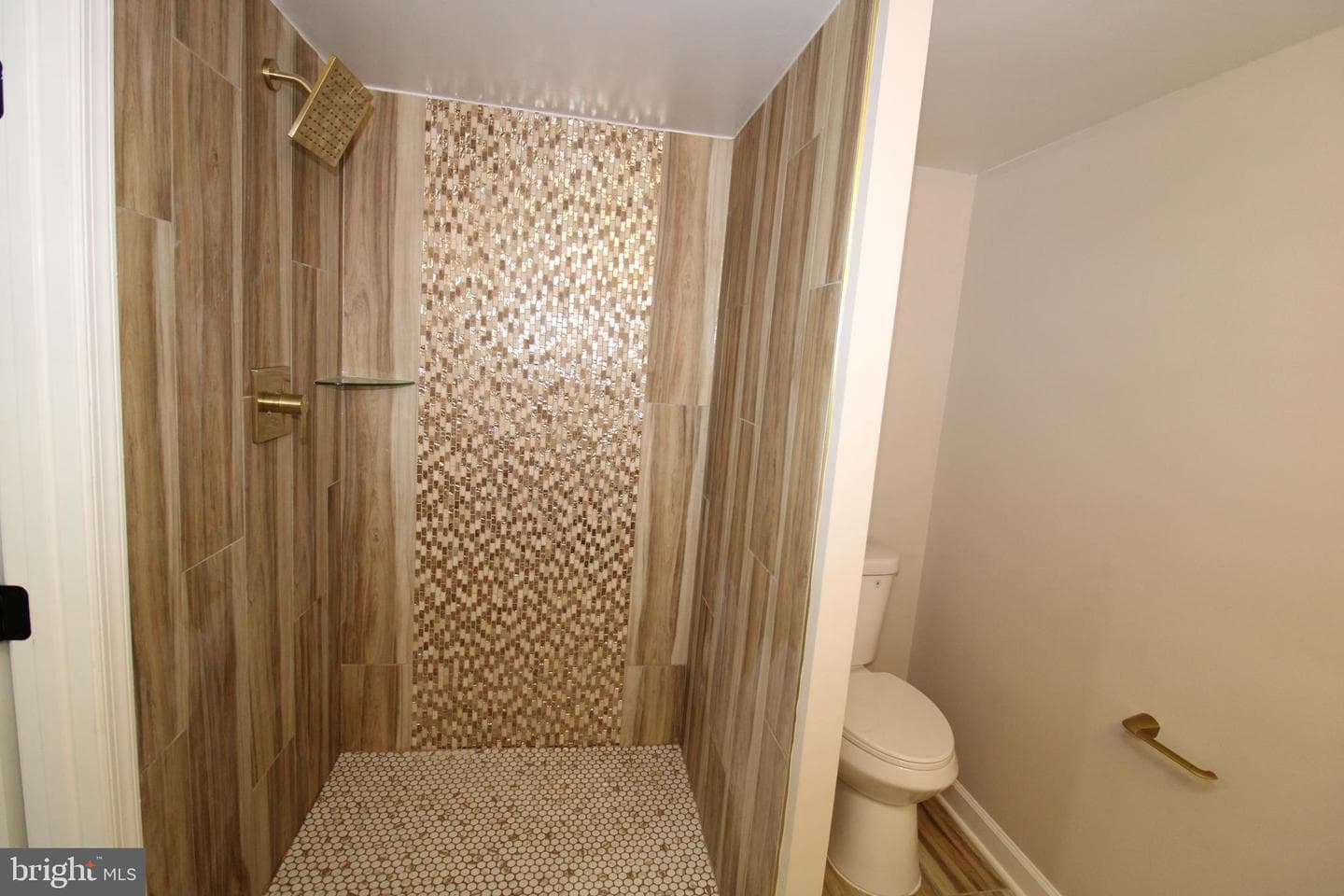 7100 Victoria Place photo 34