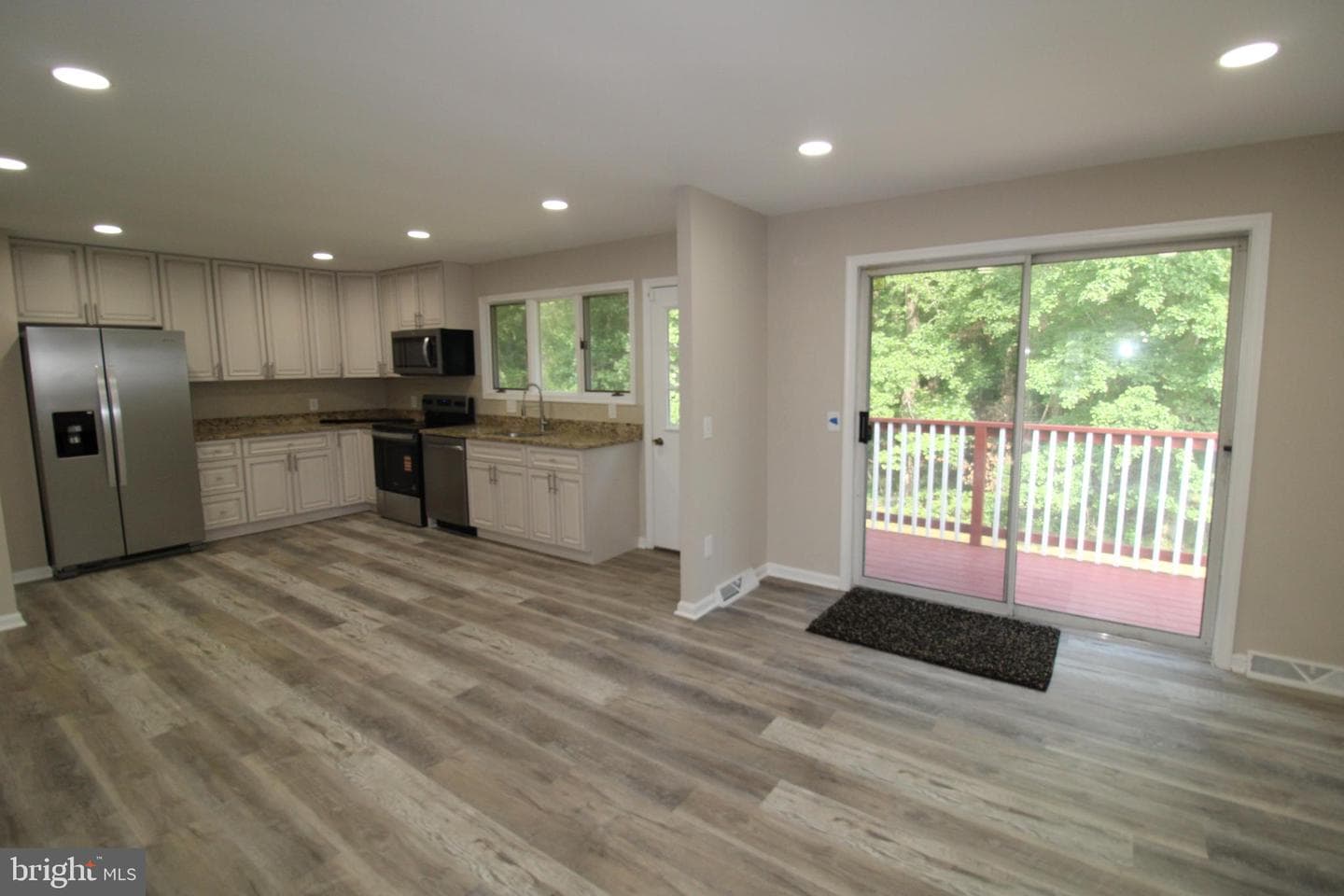 7100 Victoria Place photo 47