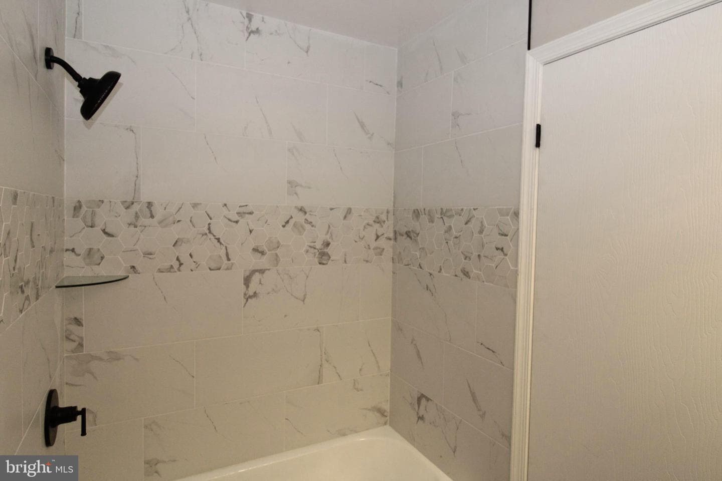 7100 Victoria Place photo 9