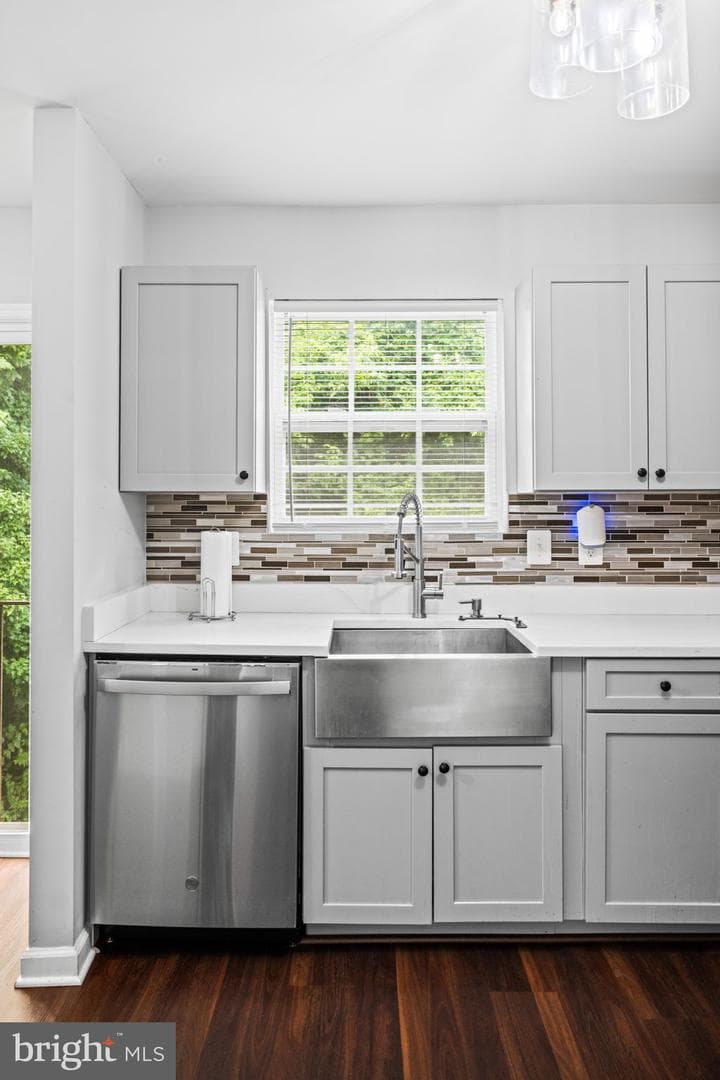 5939 Applegarth Place photo 16