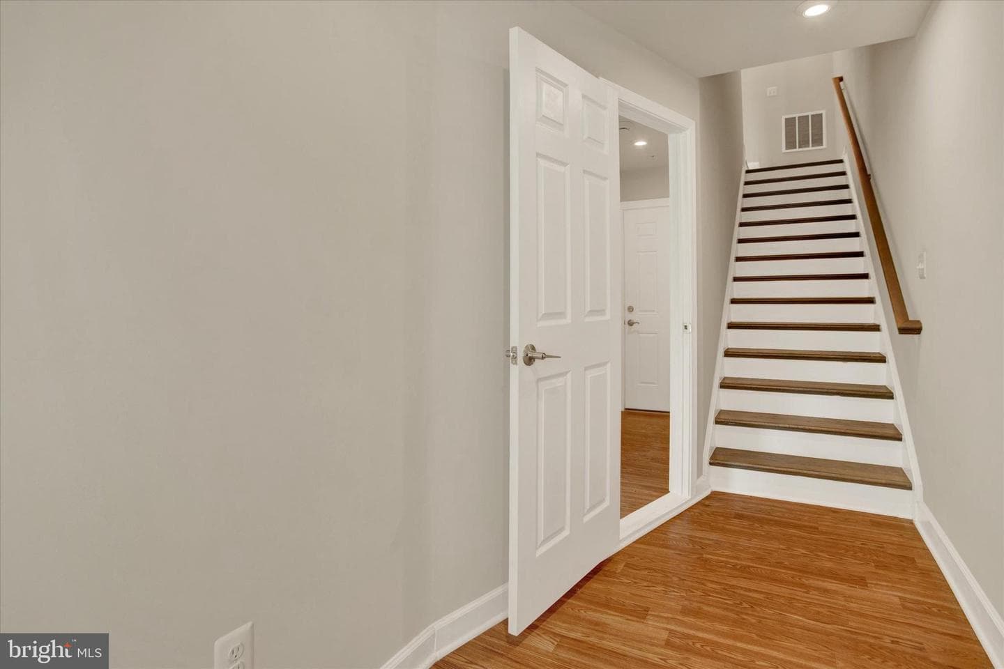 3511 Carnaby Street photo 4
