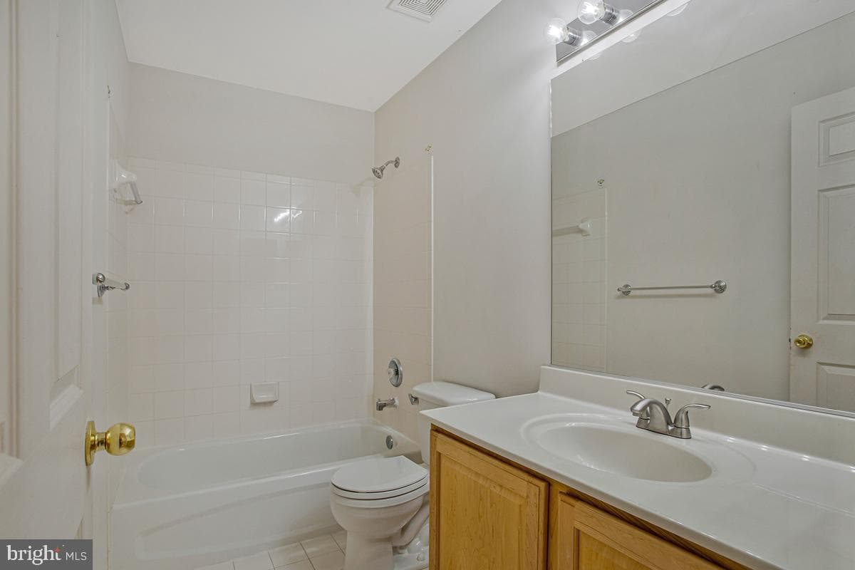 5209 Devonport Court photo 37
