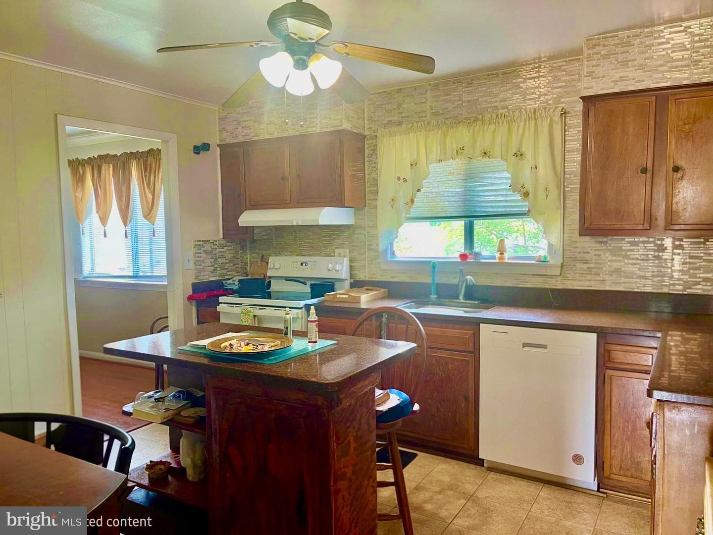 2200 Oaktree Lane photo 7