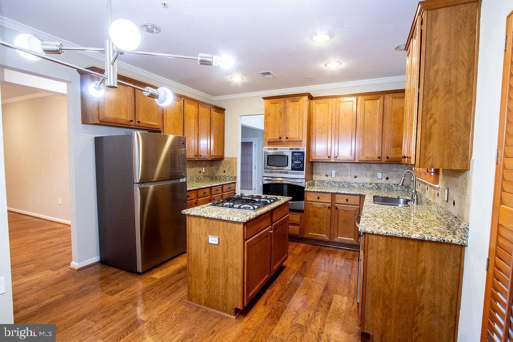 15627 Gillmore Greens Court photo 7