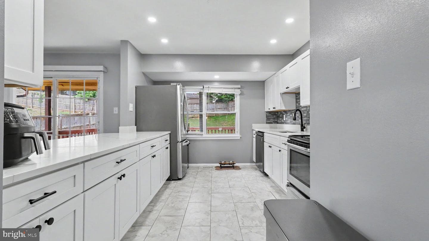 9012 Cameron Court photo 4