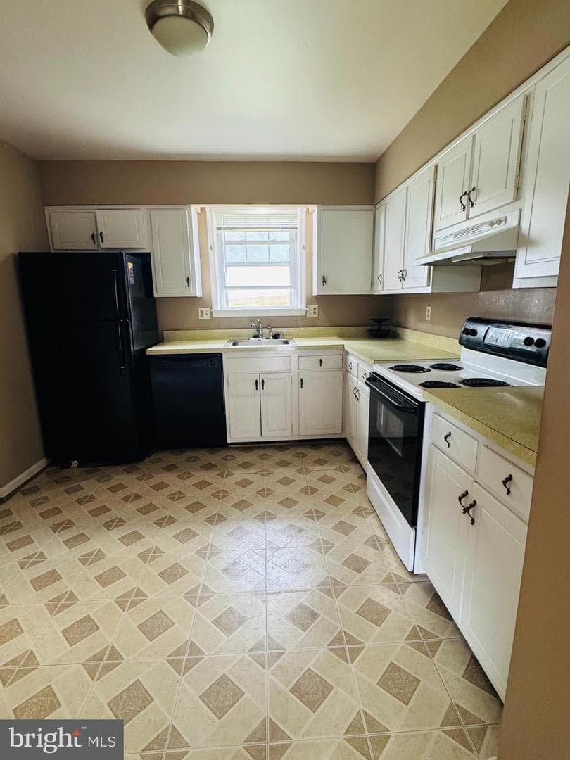 5204 Larwin Court photo 5