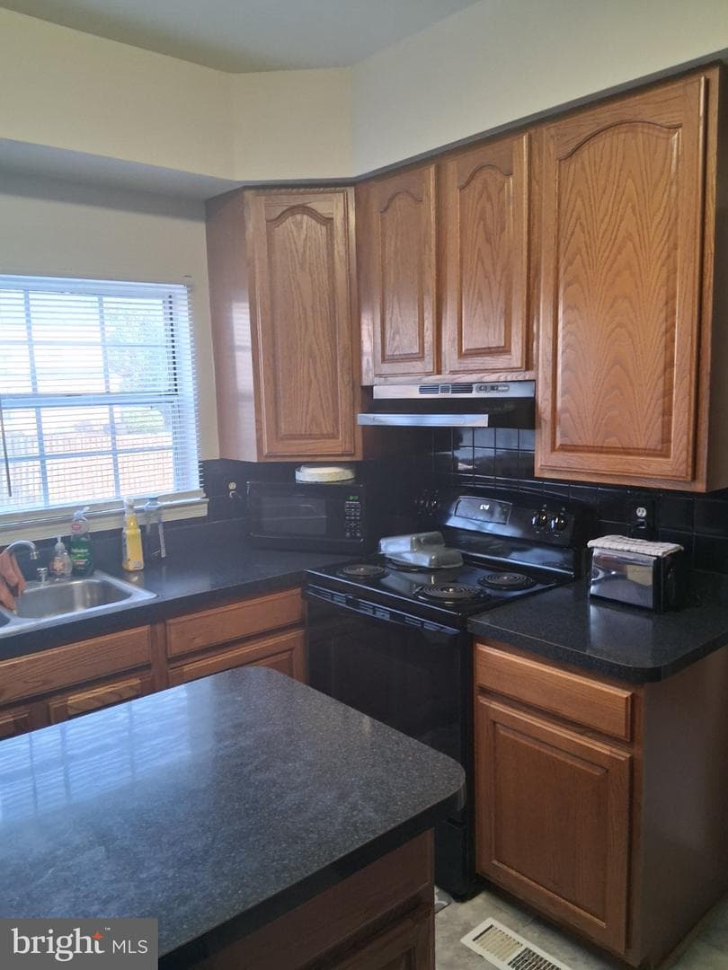 10709 Heatherleigh Drive photo 6