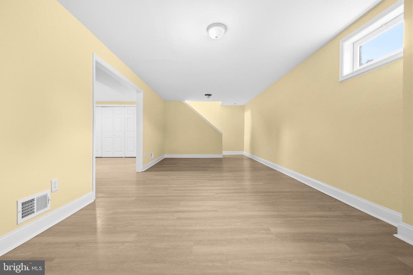 8300 Cathedral Avenue photo 28