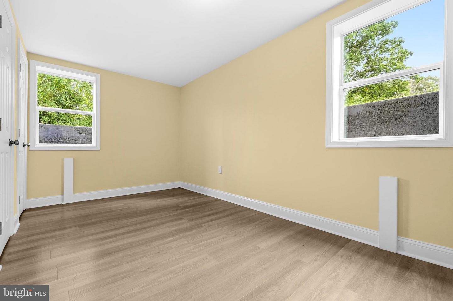 8300 Cathedral Avenue photo 33