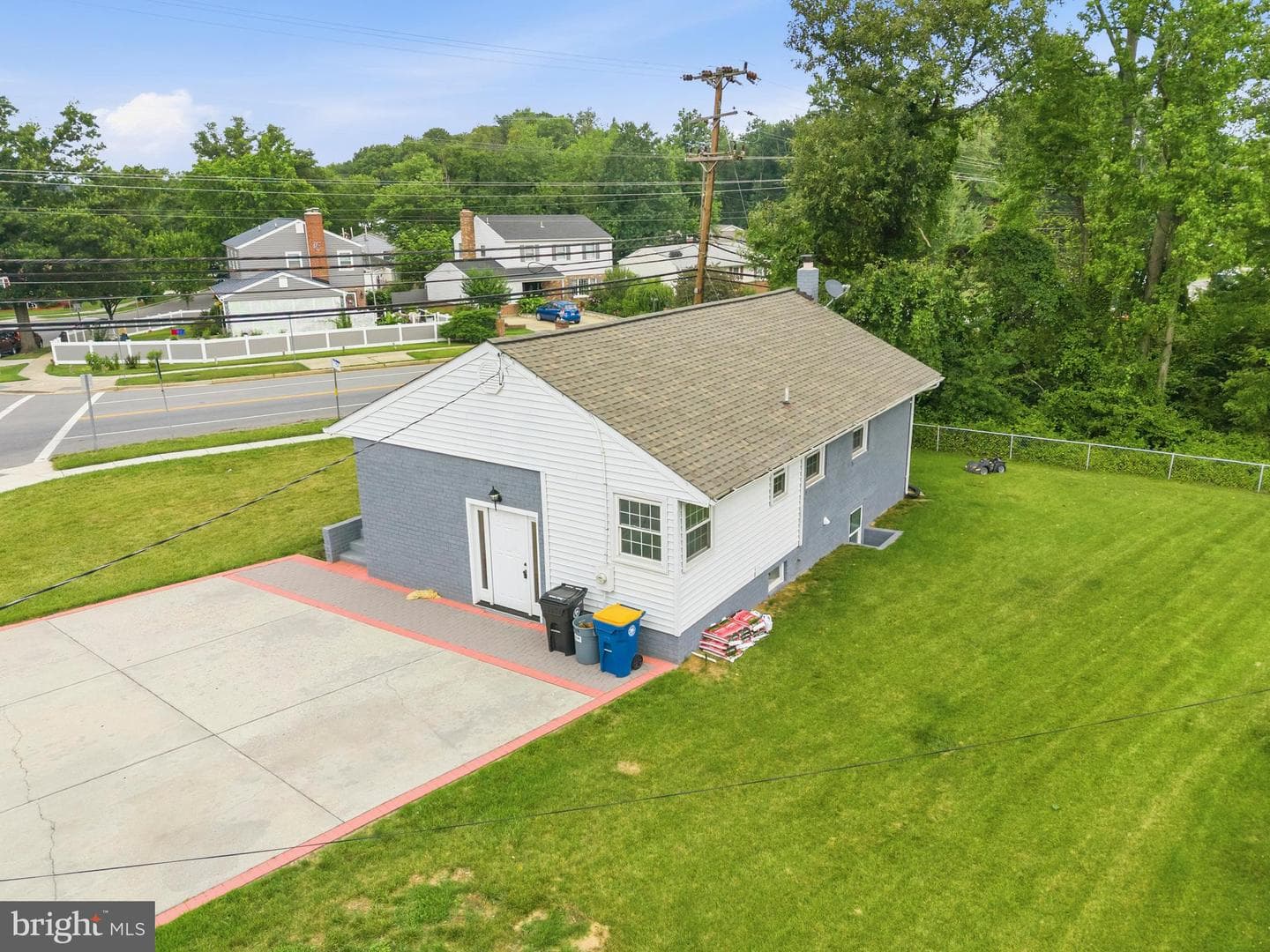 8300 Cathedral Avenue photo 37