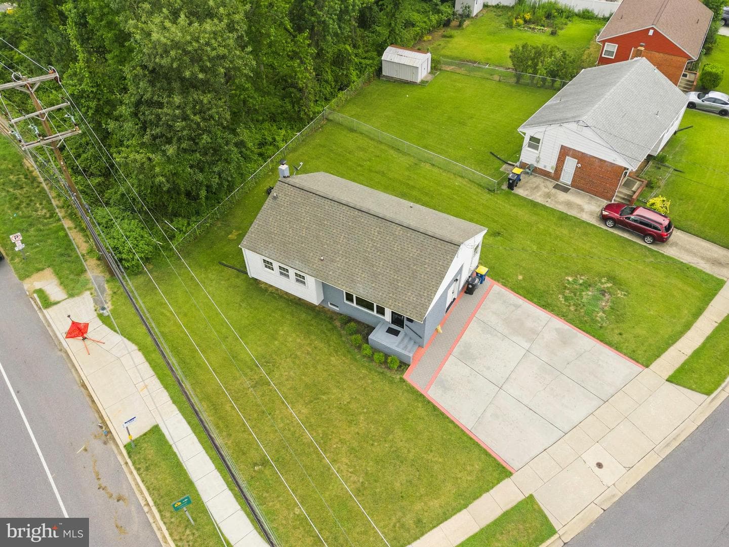 8300 Cathedral Avenue photo 40