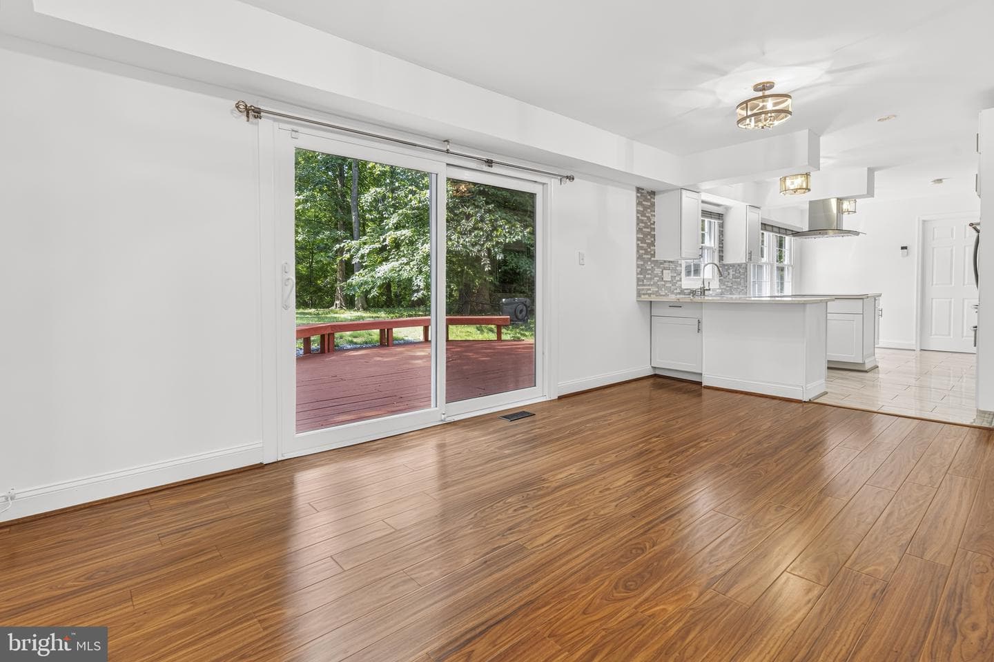9005 Eastbourne Lane photo 10