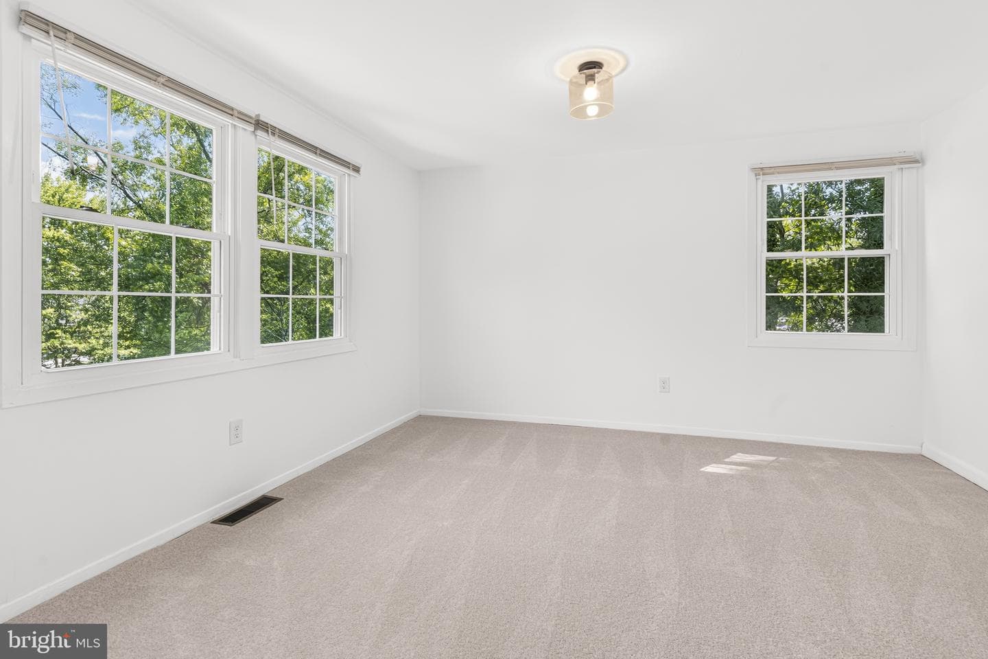 9005 Eastbourne Lane photo 29