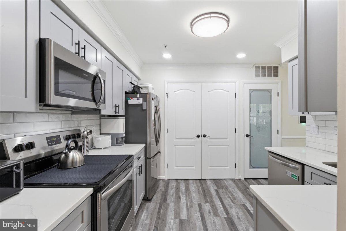 1008 Spring Valley Court photo 7