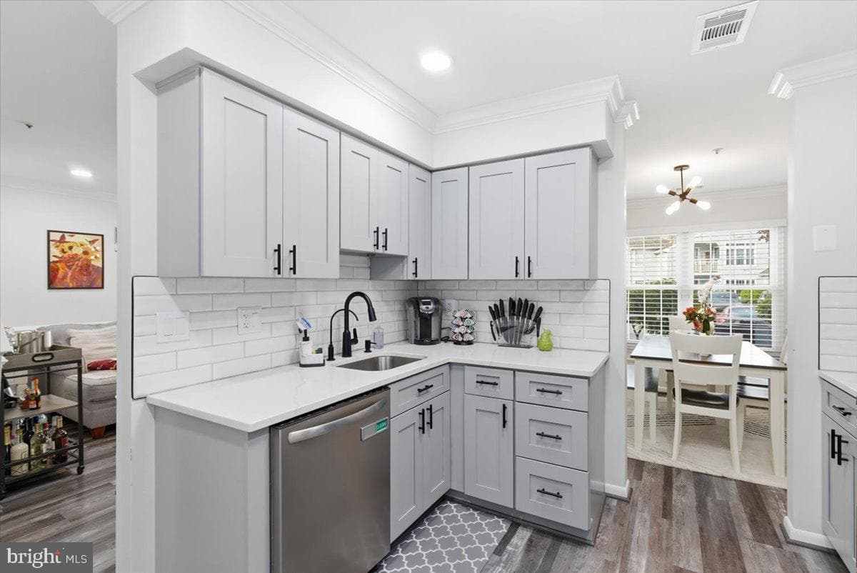 1008 Spring Valley Court photo 9