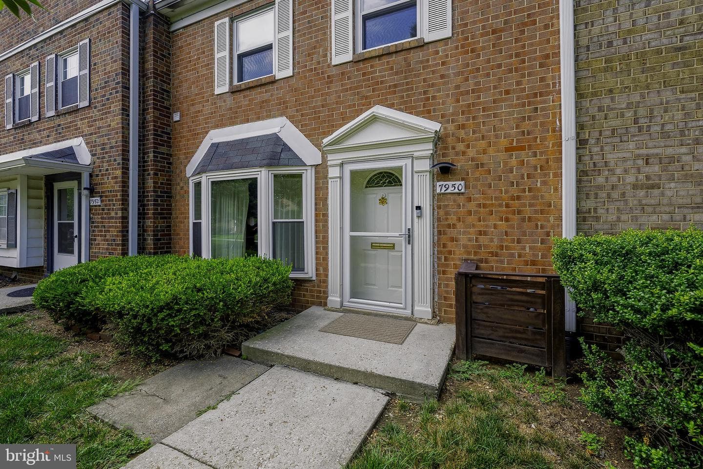 7950 Lakecrest Drive photo 4