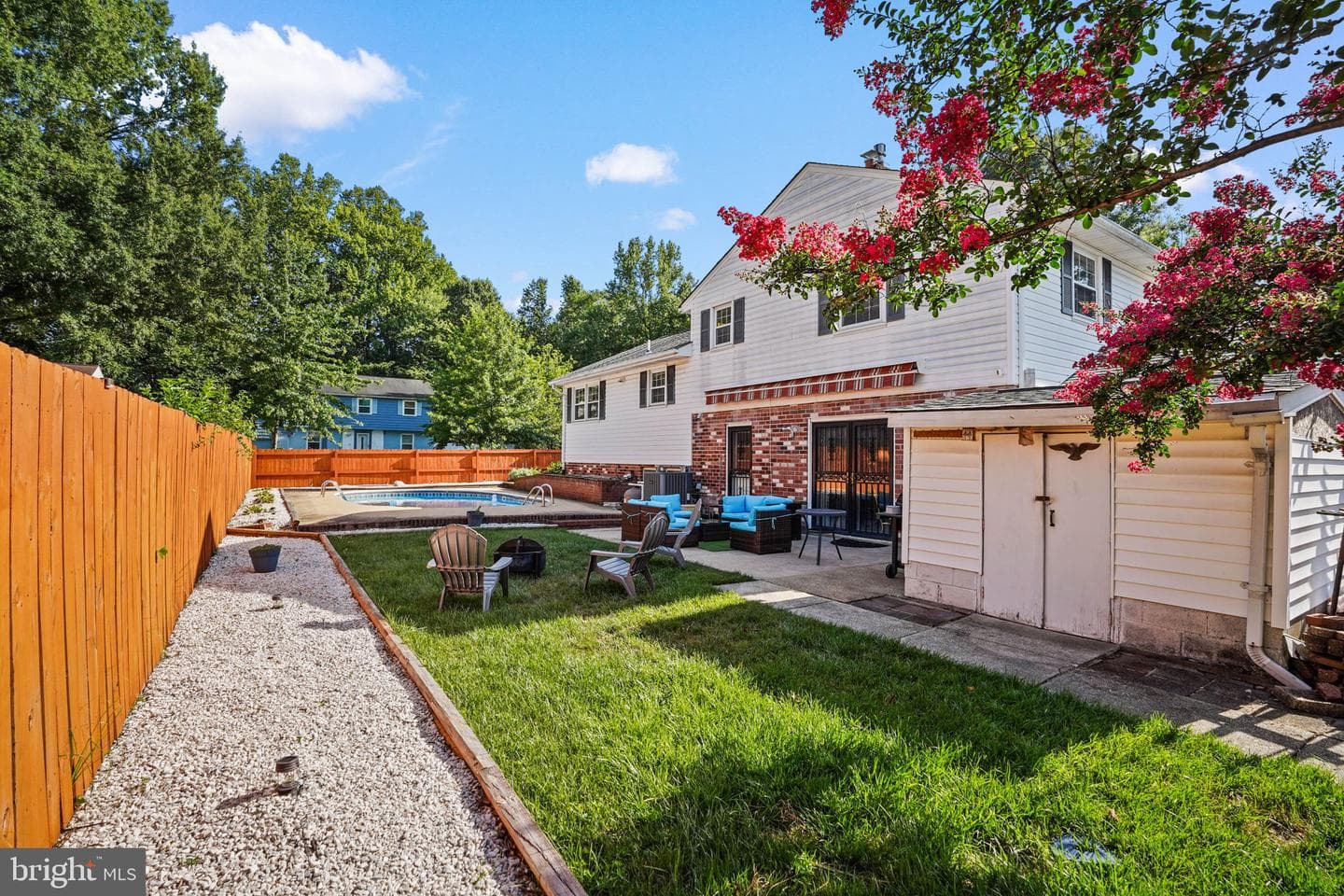 320 Pemberton Street photo 3