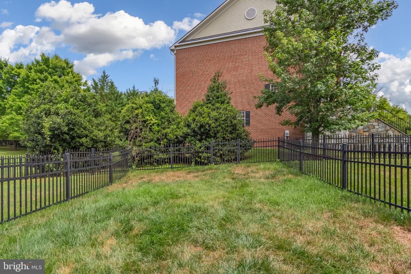 436 Esmond Place photo 44