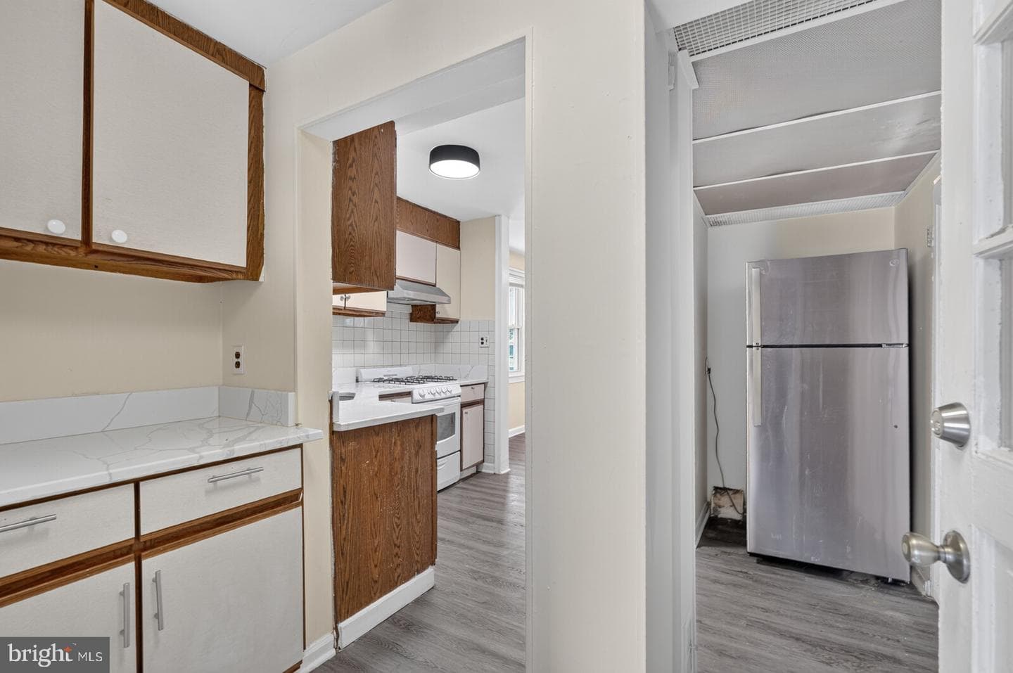 2021 Sheridan Street photo 17