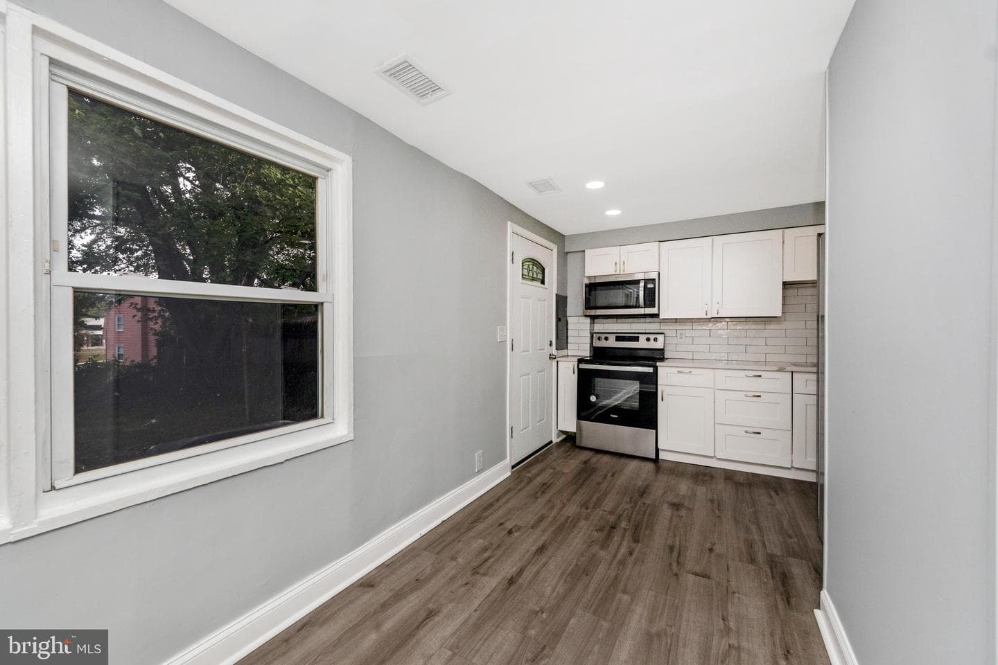 7702 Burnside Road photo 16