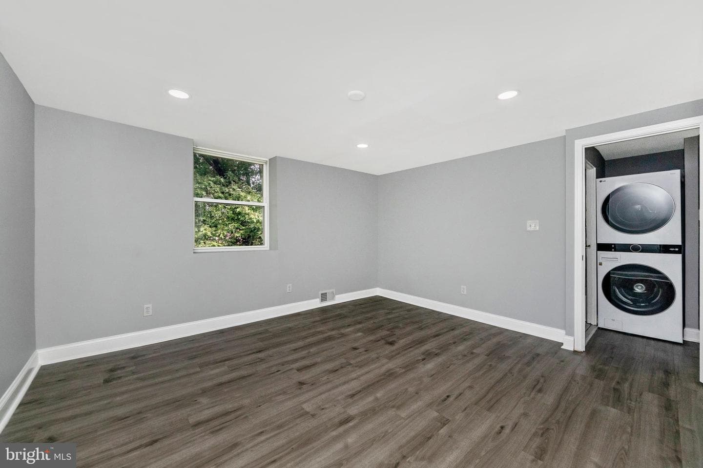 7702 Burnside Road photo 28