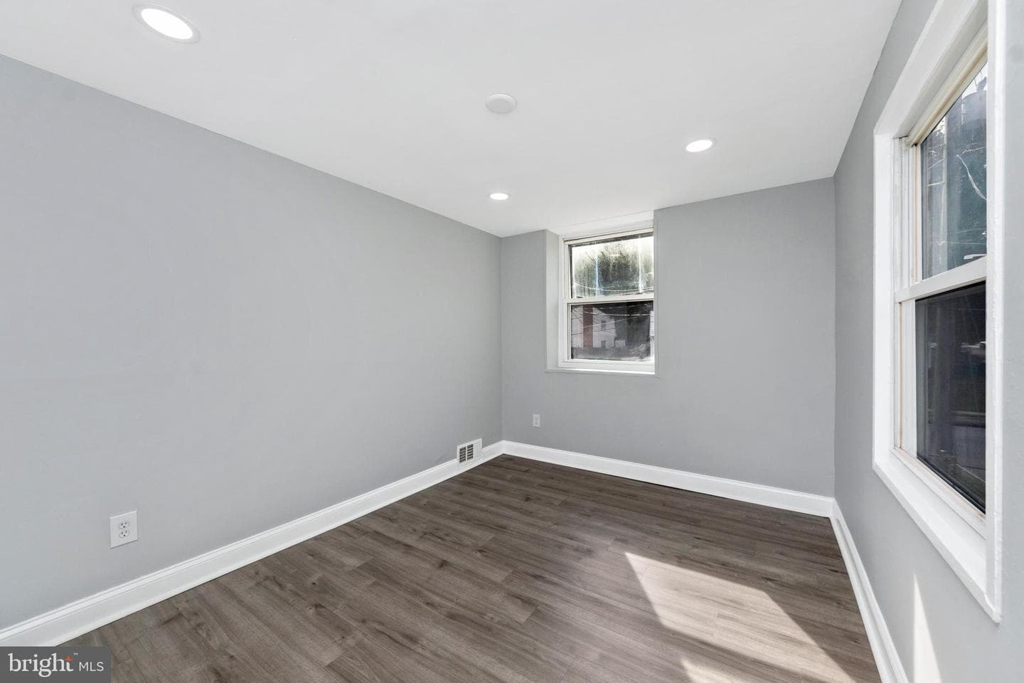 7702 Burnside Road photo 30